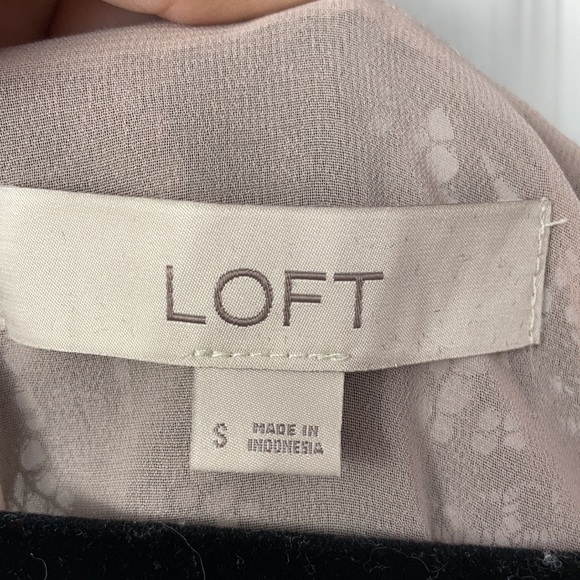 LOFT Black Lace over Nude Shell Top - Picture 3 of 8